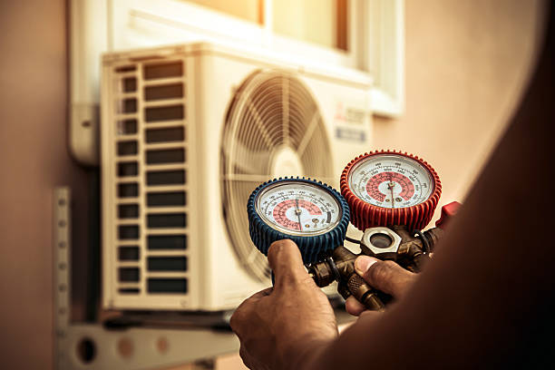Professional Hvac technician working in Roosevelt, NY